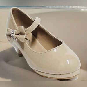 NIB Link Girls Ivory Patent Leather Mary Jane Buckle Shoes with Bow - Size 4